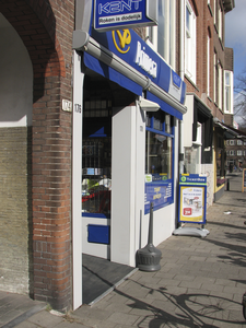 905807 Gezicht op de winkelpui van de Primera-vestiging 'Tommy' (Willem van Noortstraat 178) te Utrecht.